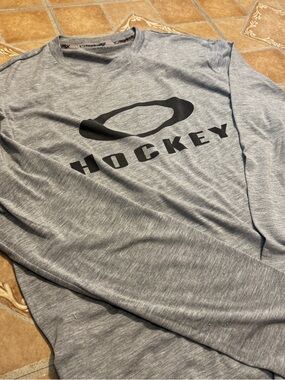 Men's Oakley Performance Long Sleeve Tee - Gray - Size Medium